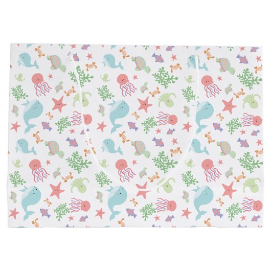 かわいいズアンダーザシーベビーシャワーニュートラルパステル ラージペーパーバッグ (裏面)