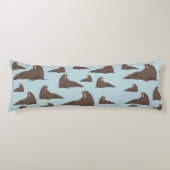 かわいいセイウチ柄 ボディピロー (正面)