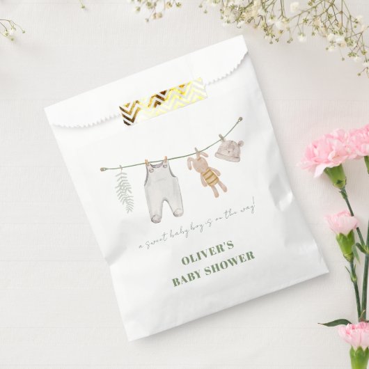 かわいいセージ緑のボホ男の子の服ベビーシャワー フェイバーバッグ (封をした状態)