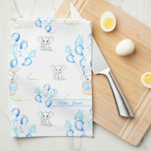 かわいいゾウの風船と雲の男の赤ちゃん キッチンタオル (四つ折り)