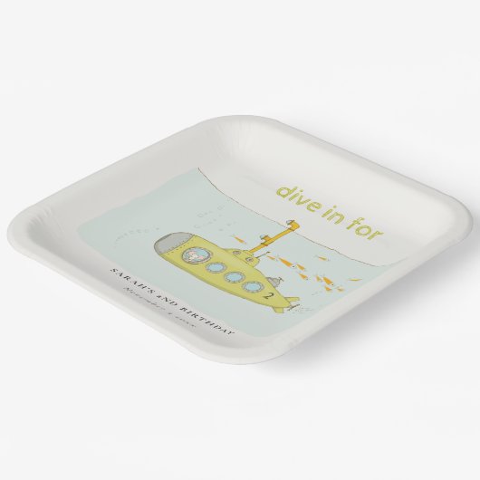 かわいいダイビング水中潜水艦の任意の年齢誕生日 ペーパープレート (傾斜あり)