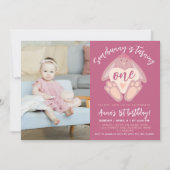 かわいいダスティピンクのうさぎの1歳の誕生日パーティーの写真 招待状 (正面)