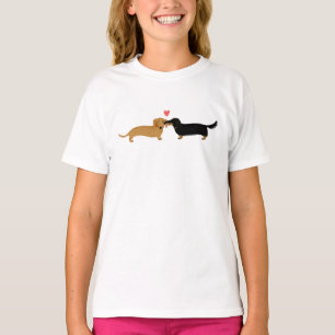 かわいいダックスフントのキス のウインナー犬愛 Tシャツ