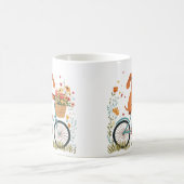 かわいいダックスフンドの犬が自転車に乗って春の花を満載したカゴを抱える コーヒーマグカップ (中央)