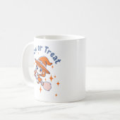 かわいいチビ(小さくかわいく書いた感じ)ウィッチ"トリックまたはトリート"ハロウィーン コーヒーマグカップ (正面左)