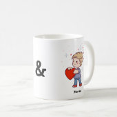 かわいいチビ（小さくかわいく書いた感じ）カップルと編集可能な名前 コーヒーマグカップ (正面右)