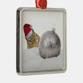 かわいいチムンクシルバーと雪のクリスマスホリデー メタルオーナメント (右)