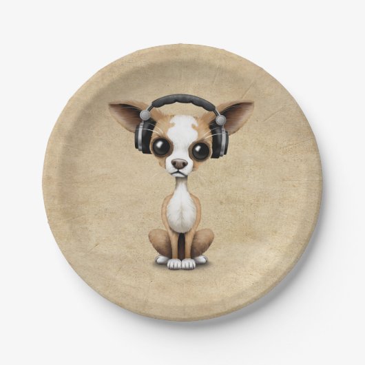 かわいいチワワの子犬Djの身に着けているヘッドホーン ペーパープレート (正面)