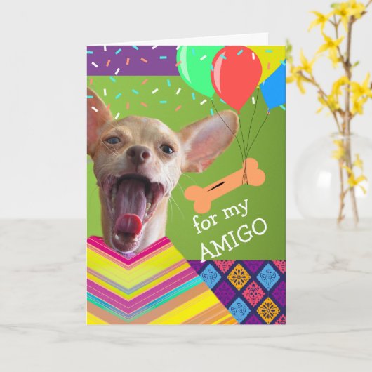 かわいいチワワ誕生日アフレンドビスケットカード カード (黄色い花)