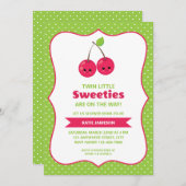 かわいいツインリトルスウィーティーズさくらんぼベビーシャワー 招待状 (正面/裏面)