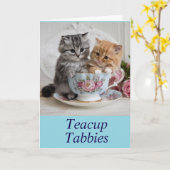 かわいいティーカップタビー猫の折りたたみグリーティングカード カード (黄色い花)