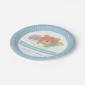 かわいいテディベアが本のベビーシャワーを持って来る ペーパープレート (アングル)