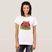 かわいいテントウムシの髪飾りと花々 Tシャツ (正面フル)