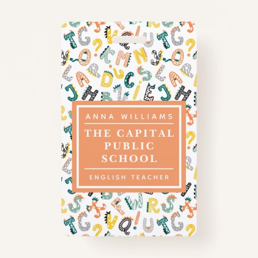 かわいいディノアルファベットエレメンタル先生名 バッジ (正面)