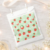 かわいいデイジーの花いちごクリスマスパターン フェイバーバッグ (クリップ留めされた状態)