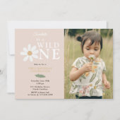 かわいいデイジーフラワー1stバースデーガールワイルドワンフォト 招待状 (正面)