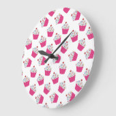 かわいいデザート明るいピンクのカップケーキパターン ラージ壁時計 (傾斜)