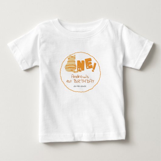 かわいいデブちゃんオレンジ猫1歳の誕生日 ベビーTシャツ (正面)