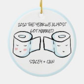 かわいいトイレ紙コビデ2020延期結婚の セラミックオーナメント (裏面)