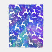 かわいいトナカイのクリスマスの繰り返し名前カラフル フリースブランケット (正面)