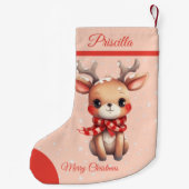 かわいいトナカイのピンク雪の背景メリークリスマス スモールクリスマスストッキング (裏面)