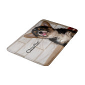 かわいいトライカラーのペンブロークウェルシュコーギー子犬 バスマット (アングル)