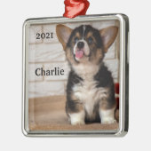 かわいいトライカラーのペンブロークウェルシュコーギー子犬 メタルオーナメント (左)