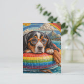 かわいいトライカラーの犬が湖に浮かぶ ポストカード (スタンド正面)