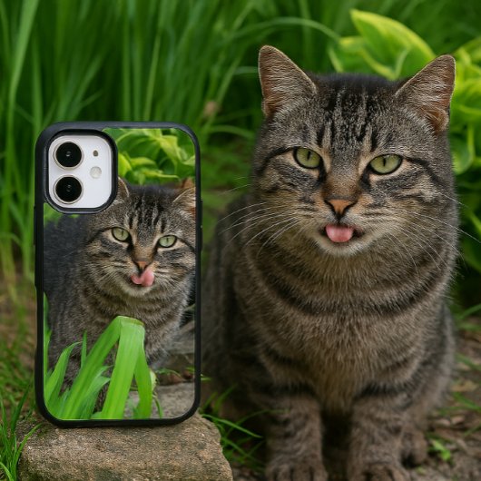 かわいいトラ猫のキス iPhone 16ケース