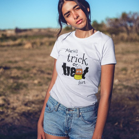 かわいいトリックまたはハロウィンのパーソナライズされた治療 Tシャツ