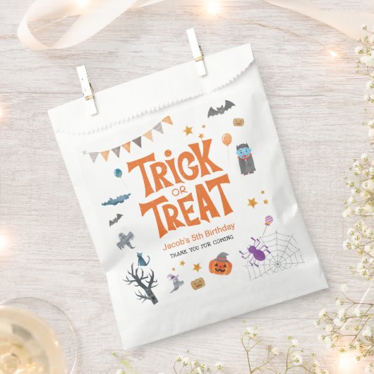 かわいいトリックやハロウィーン5th誕生日パーティー フェイバーバッグ (クリップ留めされた状態)