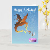 かわいいドラゴン吹の誕生日のロウソクのケーキ カード (黄色い花)