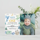 かわいいドラゴン男子1歳の誕生日フォト 招待状 (スタンド正面)