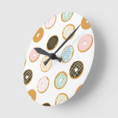 かわいいドーナツカラフルなフロスティングの Baker  ラウンド壁時計 (傾斜)