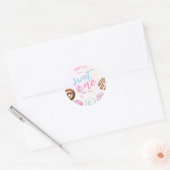 かわいいドーナツ甘いワンブルーとピンクファースト誕生日 ラウンドシール (封筒)