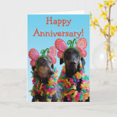 かわいいドーベルマン犬犬の蝶カップル記念日 カード (黄色い花)