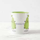 かわいいナシのペア漫画イラストレーション ツートーンマグカップ (中央)