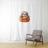 かわいいナマケモノに座って。文字ハッピーハロー タペストリー (インサイチュ)