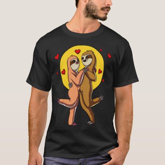 かわいいナマケモノのカップル Tシャツ (正面)