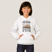 かわいいナマケモノのユーモア ギターを弾きたいだけ Tシャツ (正面フル)