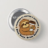 かわいいナマケモノ コーヒー好き ハグデザイン 缶バッジ (正面&裏面)