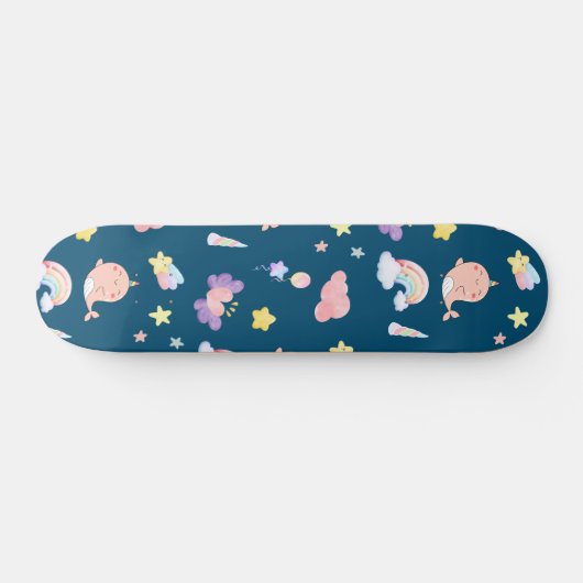 かわいいナルワールフィッシュユニコーン虹の海の女の子のパターン スケートボード (横)