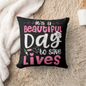 かわいいナースを生きる美救しい一日だ クッション (ブランケット)