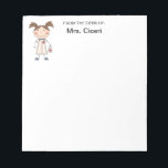かわいいナースメモ帳 ノートパッド<br><div class="desc">ナース素晴らしの贈り物や自分の買ために。学校のナースにも最適。白いメモ帳で、トップコーナーに可愛らしいスティックのフィギュアナース離れが付いている。他の製品やデザインをチェック。©スクレープピンドードル</div>