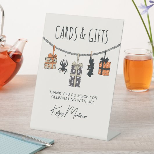 かわいいニュートラルハロウィーンベビーシャワーカード&ギフト 台座サイン (インサイチュ)