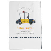 かわいいネイビーイエロー警察の車の子供たち任意の年齢誕生日 ミディアムペーパーバッグ (裏面)