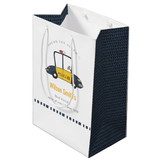 かわいいネイビーイエロー警察の車の子供たち任意の年齢誕生日 ミディアムペーパーバッグ (裏面アングル)