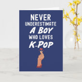 かわいいネイビーブルーのKポップカード　男の子用　子供用 カード (黄色い花)