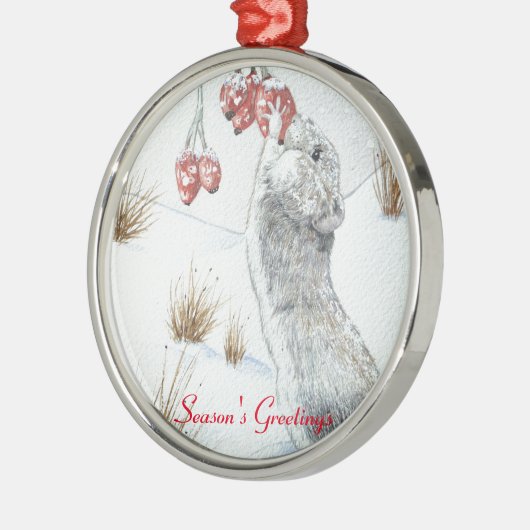 かわいいネズミと赤いベリーの雪原 メタルオーナメント (左)