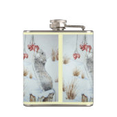 かわいいネズミと赤い果実の雪のシーン野生動物 フラスク (裏面)